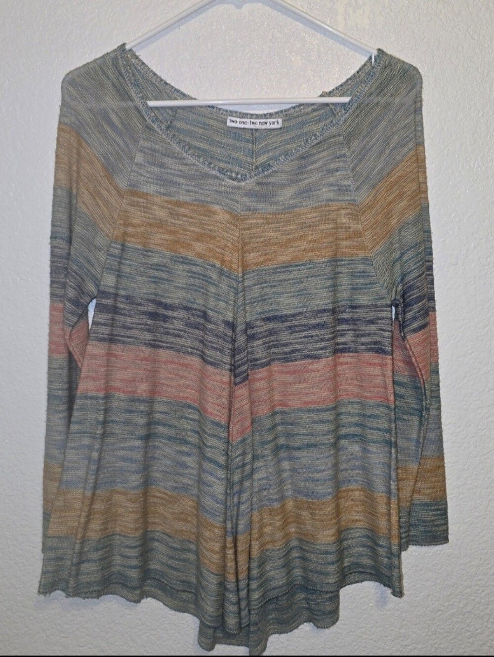Two one two new York large acemetrical v front hem boho long-sleeved tunic